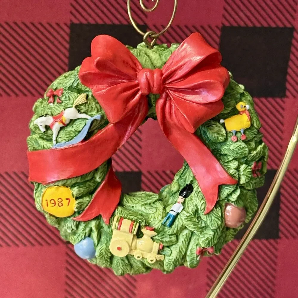 1987 Hallmark Wreaths of Memories Christmas Collectors Club Keepsake Ornament